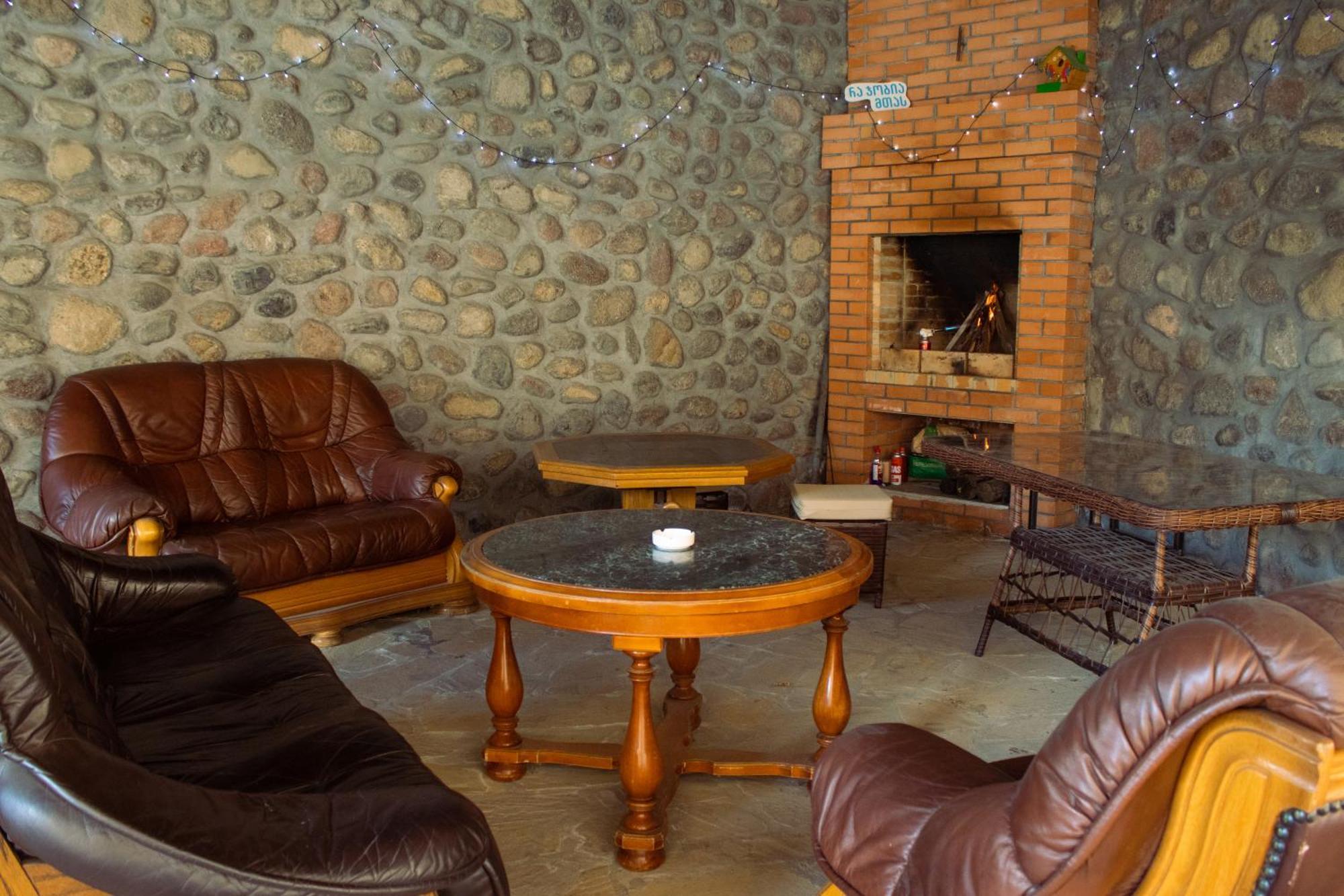 Guest House Oxygen Stepantsminda Exterior foto
